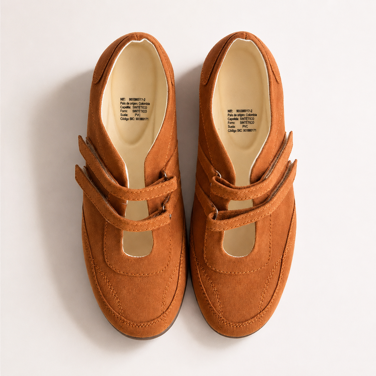 Tenis Miu Mary Jane con doble velcro en ante sintético color caramelo, fabricados en Colombia – vista superior