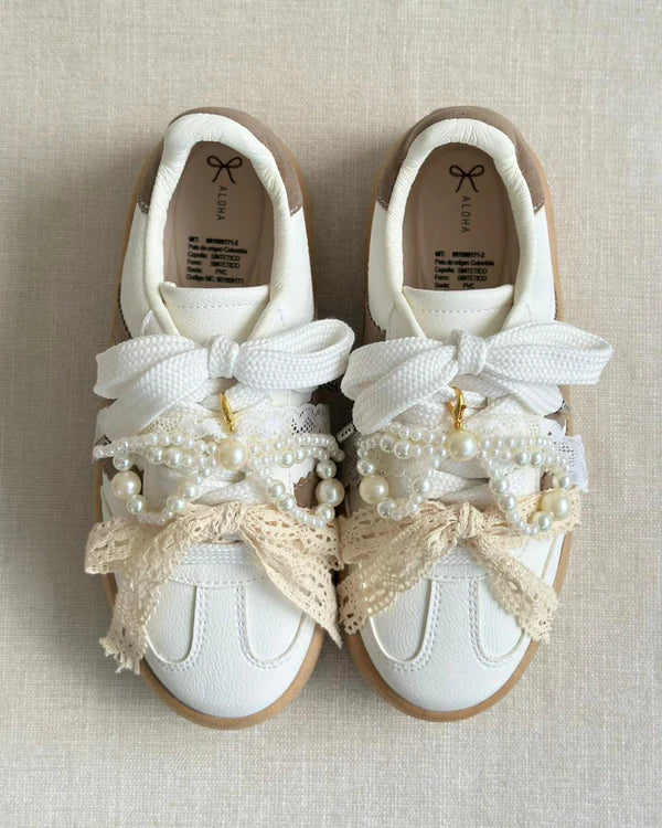 Tenis Madem Blanco detalle moño y perlas