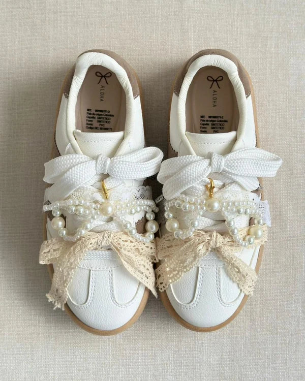 Tenis Madem Blanco detalle perlas y encaje crema